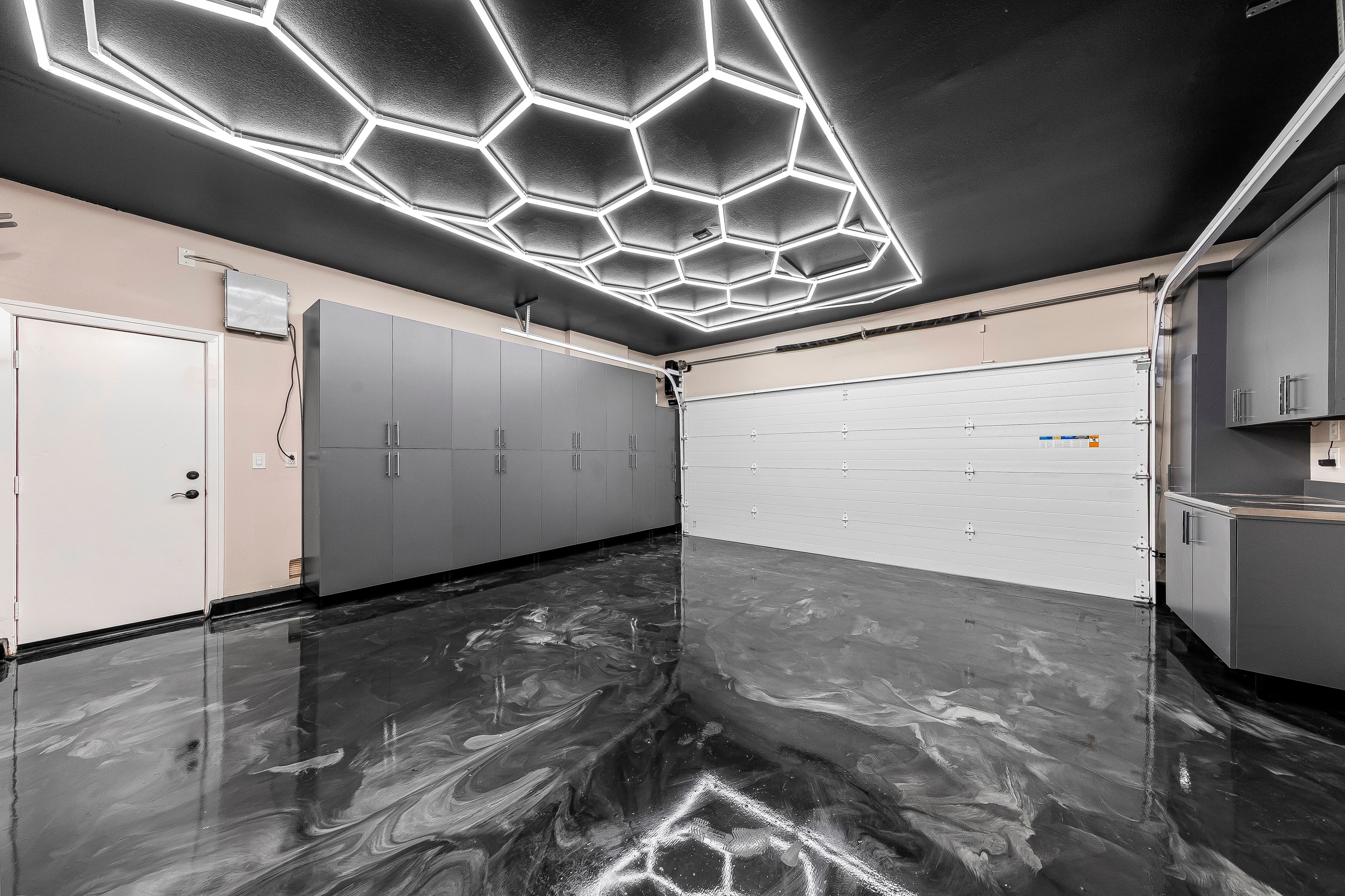 Spacious garage